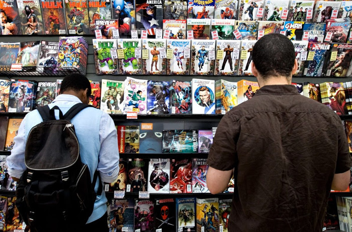 Collector organizing comic book short runs