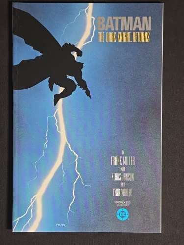 Cover Scan: Batman: The Dark Knight Returns #1 VF+ 8.5 1st Carrie Kelly! Frank Miller! - Item ID #368750
